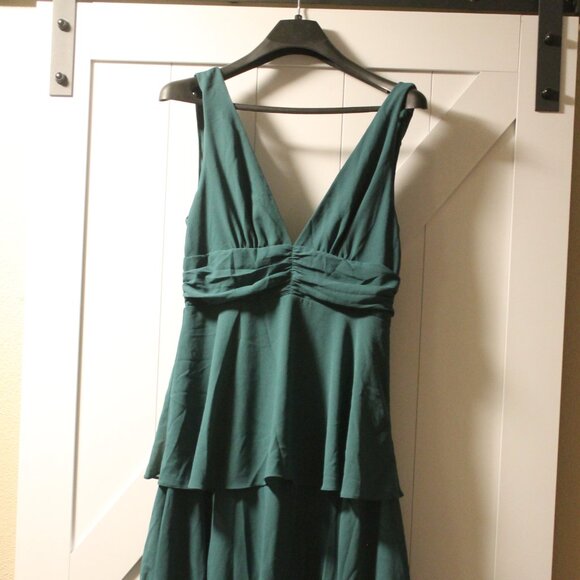 lulu's vneck emerald green tiered dress size L - Picture 1 of 4